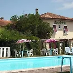 Logis La Cremaillere فندق
