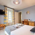 Logis La Cremaillere فندق