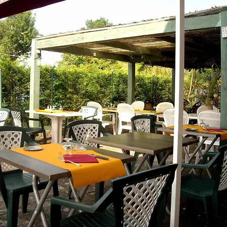 Отель Logis La Cremaillere 2*
